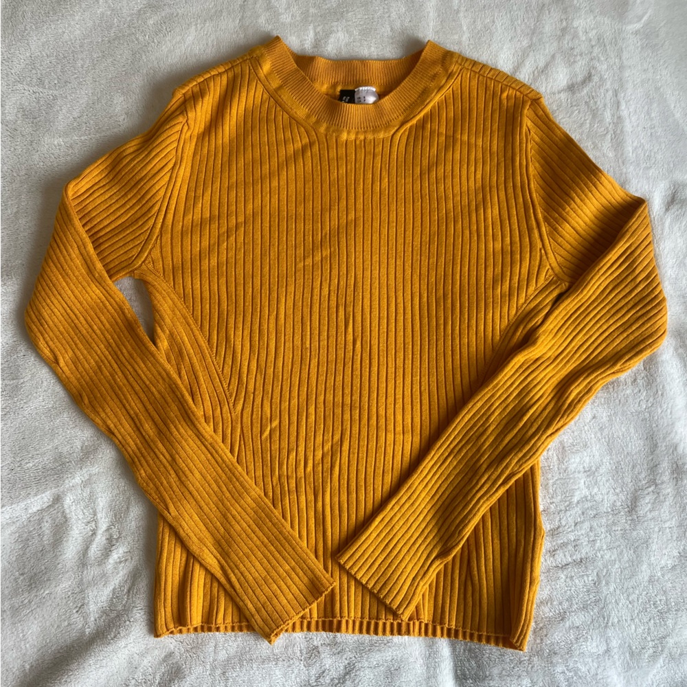 H&M brand new sweater- size S